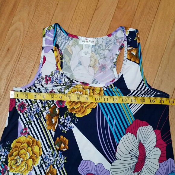 Zig Zag Stripe Sleeveless Day to Day - Picture 2 of 5